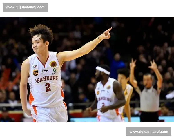 大连中源队 “手递手” 写意：村 BA 赛场的默契勋章